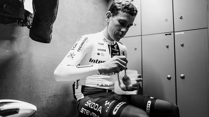 Ciclist cu bicarbonat înainte de cursă